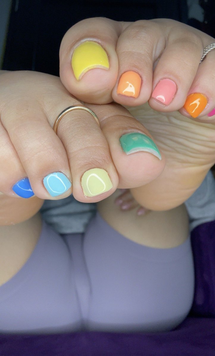 Mila_vazz's tweet photo. I need a sponsor for my new pedicure💕 https://t.co/ZqRnHj5l1x