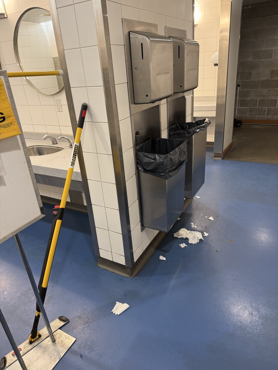 Mainlinerkjm's tweet photo. @BCFerries been like this for months, exposed screws are safety hazard Tsawwassen Terminal. https://t.co/WdOgjPNNrO