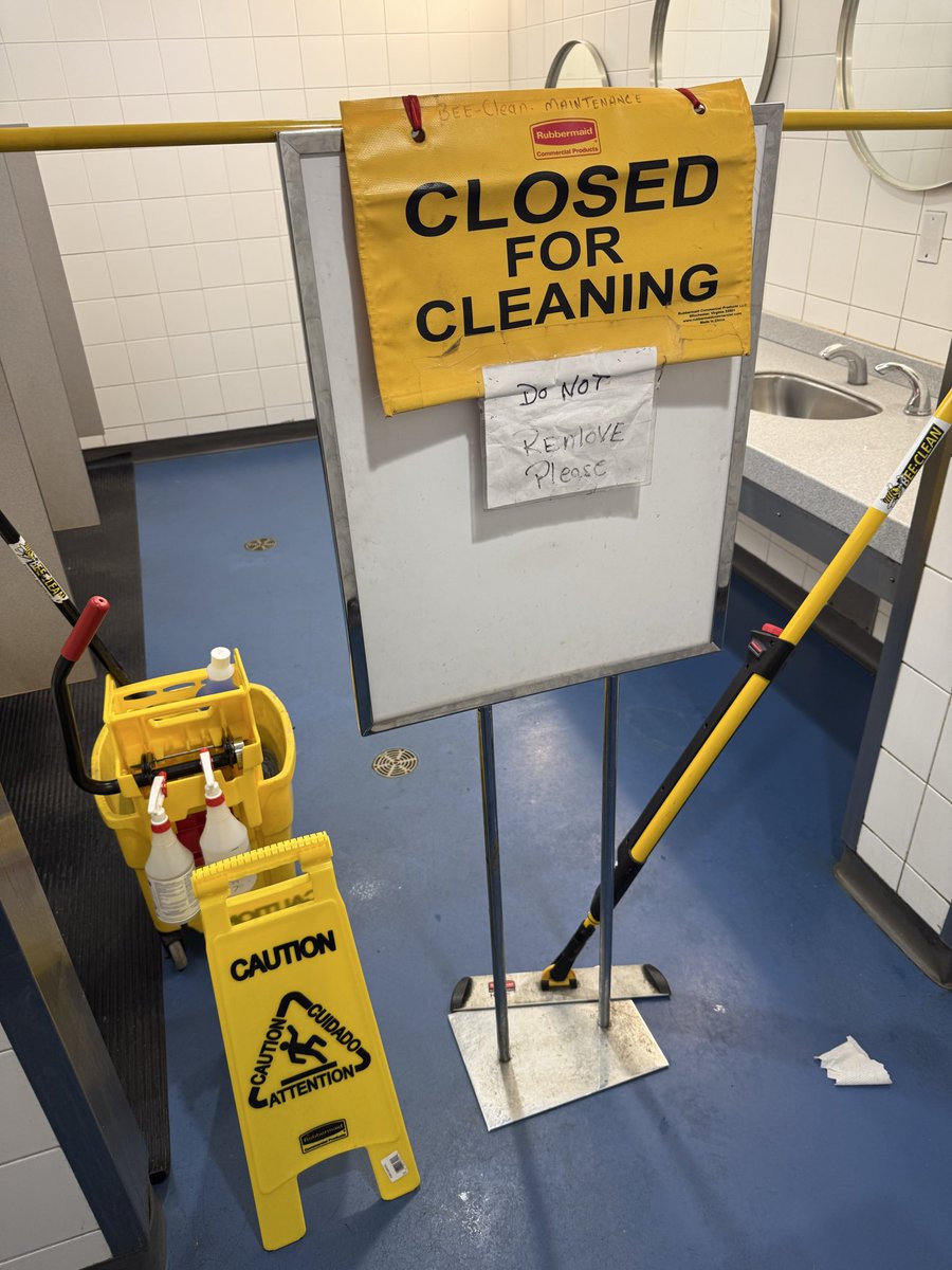 Mainlinerkjm's tweet photo. @BCFerries been like this for months, exposed screws are safety hazard Tsawwassen Terminal. https://t.co/WdOgjPNNrO
