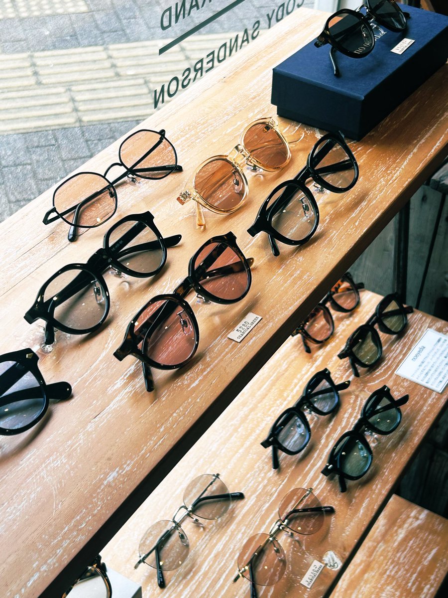 3/6FLAGSHOP 三浦です♪
noeyediaのお洒落なサングラス大量入荷🕶️
¥5,280-〜とコスパ抜群です。
花粉症対策にも🤧

本日も宜しくお願い致します🤲

#charcoalgreen
#チャコールグリーン
#ノーアイディア