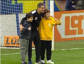 Echavarria, árbitro que robó descaradamente a San Lorenzo anulando un gol al Perrito Barrios en el Gasometro y no le cobró un penal (con expulsión al arquero) en La Bombonera, será el árbitro el miércoles. Por que directamente no le da  los puntos a Roman así toma el mate
