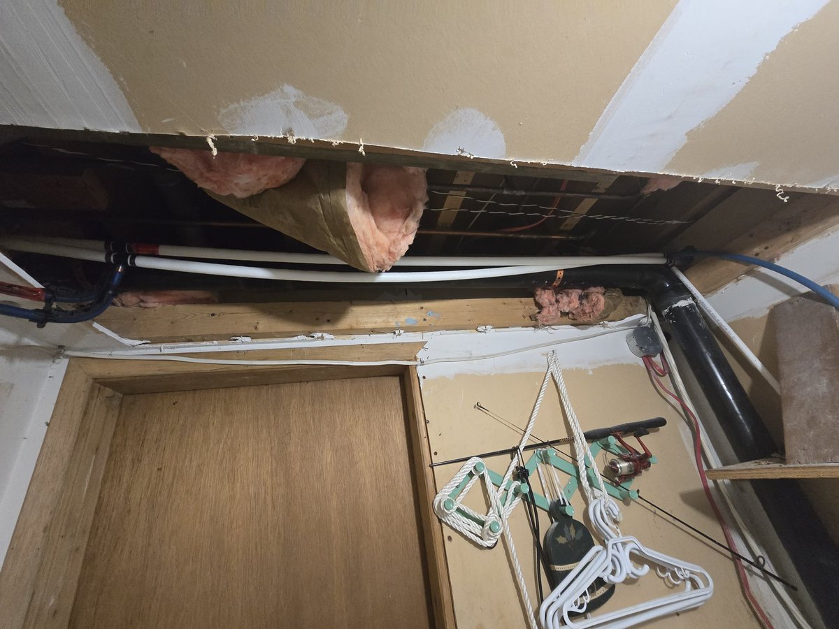 Leaping Larry tweet media