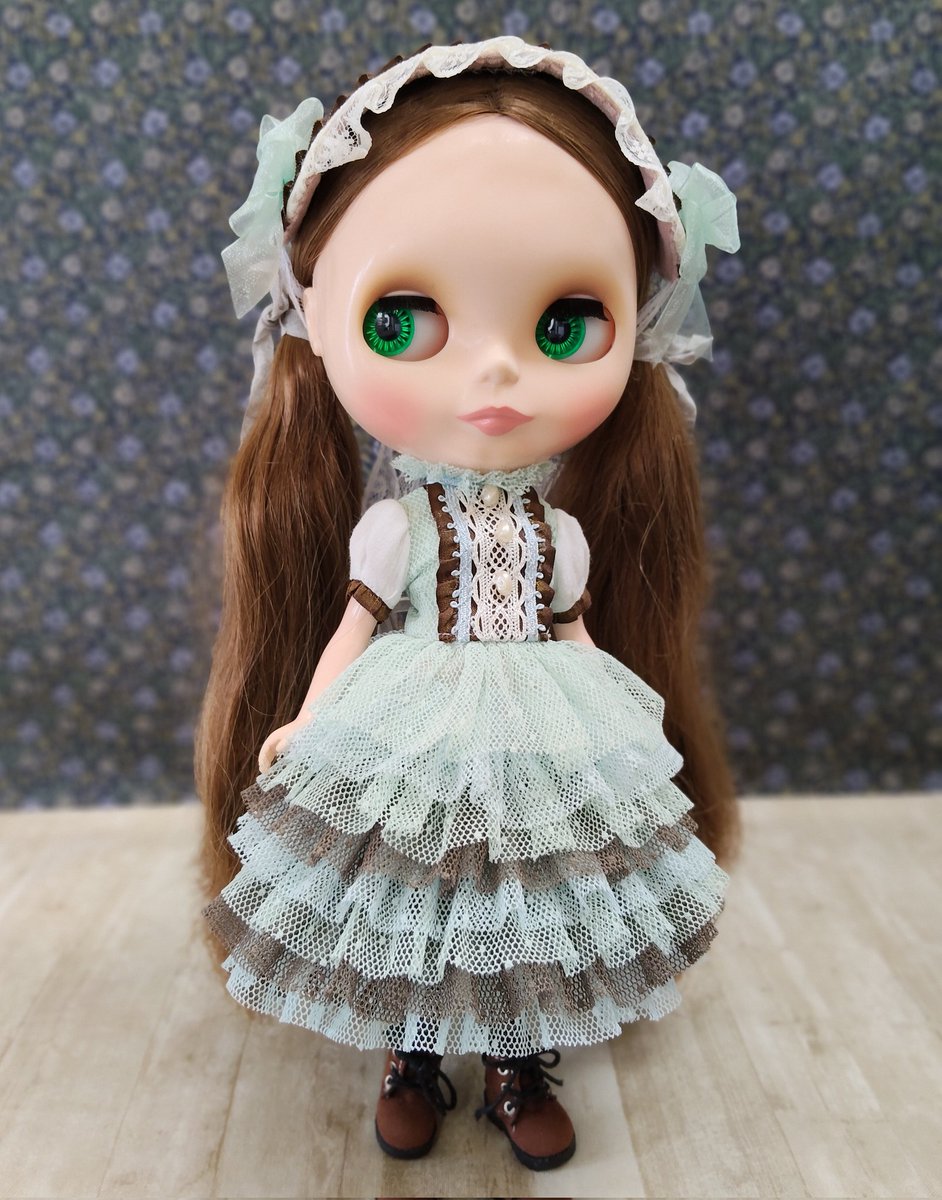 エムコロンショップさんの13周年アニバーサリーに参加します。チョコミントカラーのドットチュールドレス&amp;ヘッドドレスのセットです。とても可愛らしいお花畑にも映えそうなお洋服です。今回は配信ではなく、ご来店いただいての販売になるようです。楽しみですね〜✨️
#tinycountry