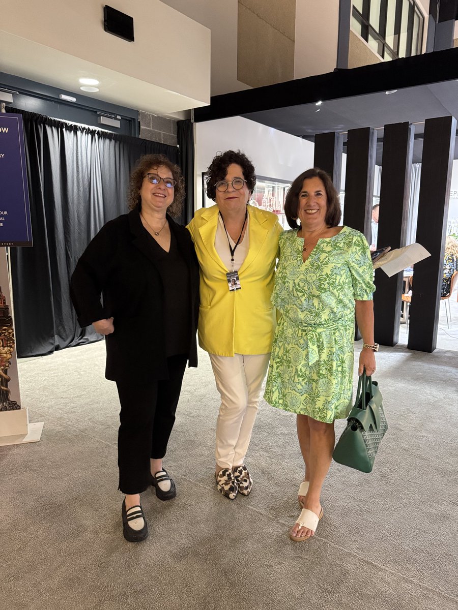 Babsgthinking's tweet photo. Honored to have my fave peeps visit me on the job at the February Palm Beach Show.  Thank you @dlowens218 and Madeleine for your love and meaningful support. Means the world that you showed up for me. As does your "hating" me in the kindest possible way. https://t.co/FMKUtaHziw