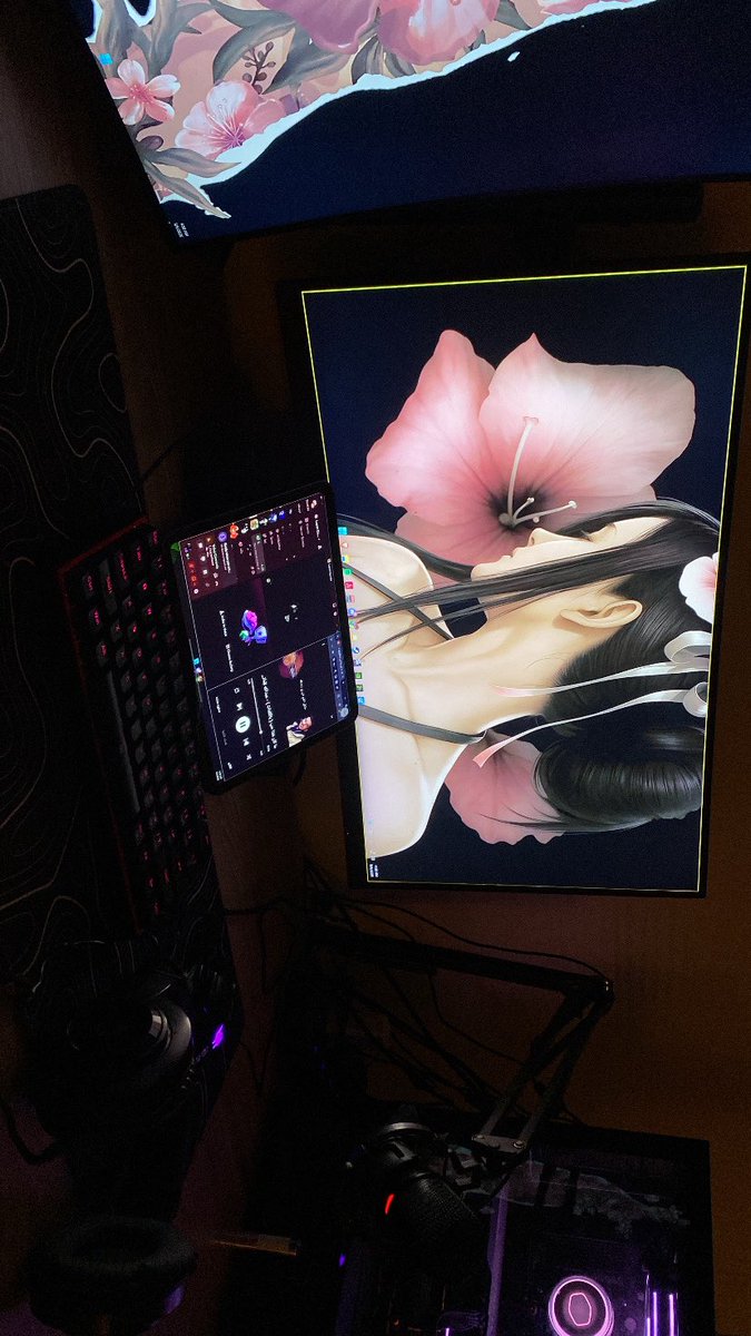 طاوله جديده وحركاتتت بس ناقص ماوس باد وحركاتتت