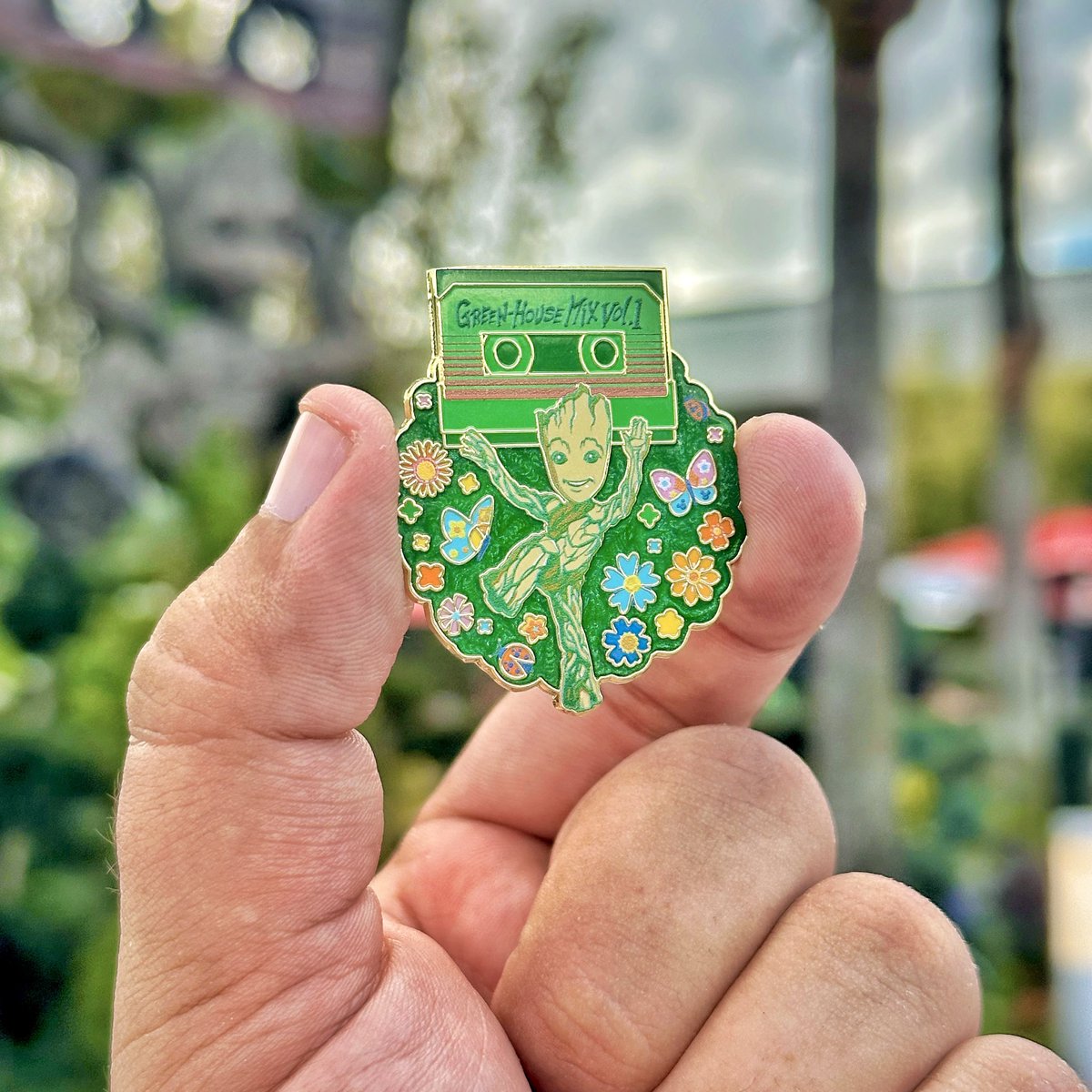 TuckBeck's tweet image. If you love Epcot’s Flower &amp;amp; Garden Festival? Then this Mystery Pin Set is for you! Featuring eight brand new pins, that’re an absolute MUST for every Disney Pin Lover!!! ✨❤️✨
.
#EpcotFlowerAndGardenFestival
#DisneyPins #DisneyBlogger
#FlowerAndGardenFestival