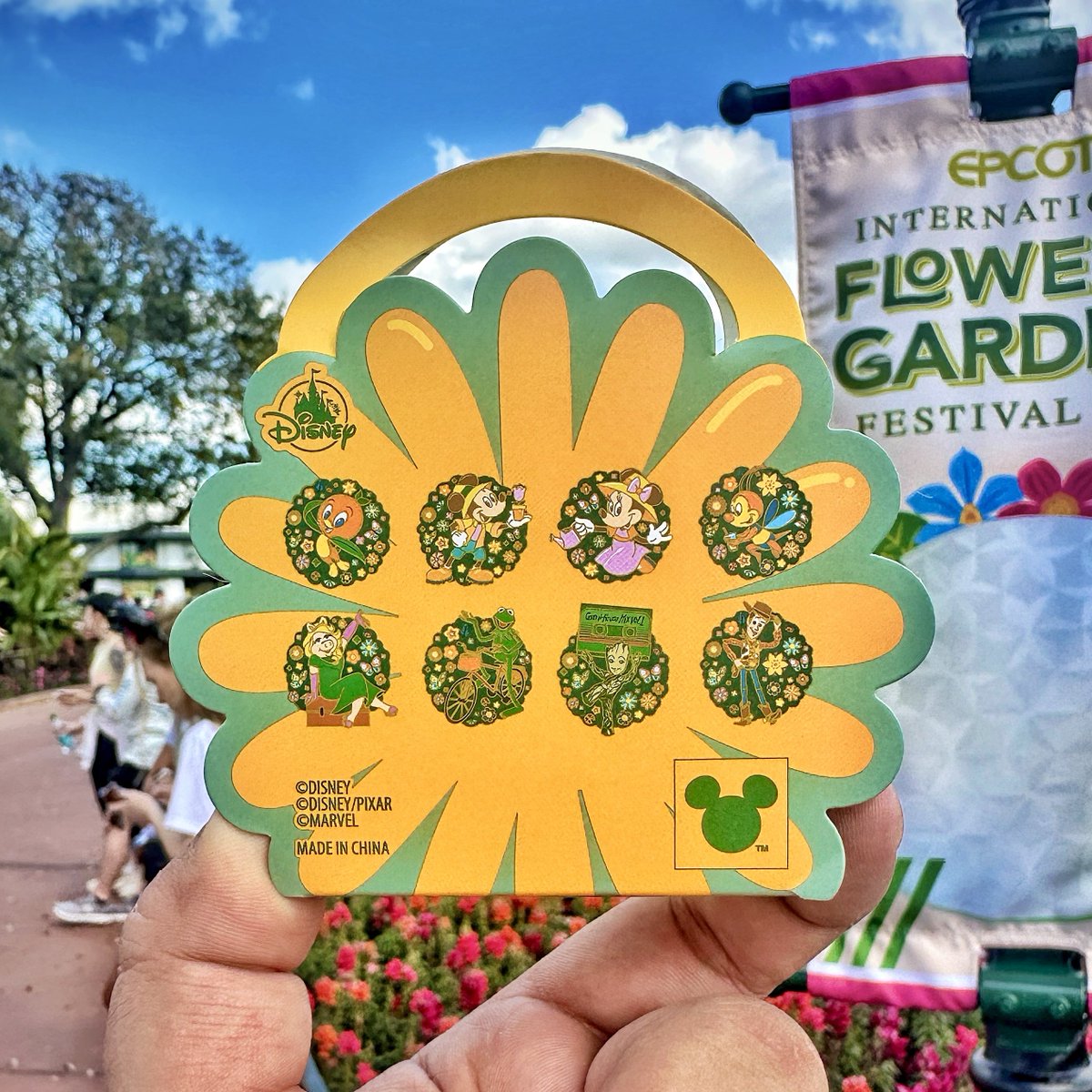 TuckBeck's tweet image. If you love Epcot’s Flower &amp;amp; Garden Festival? Then this Mystery Pin Set is for you! Featuring eight brand new pins, that’re an absolute MUST for every Disney Pin Lover!!! ✨❤️✨
.
#EpcotFlowerAndGardenFestival
#DisneyPins #DisneyBlogger
#FlowerAndGardenFestival