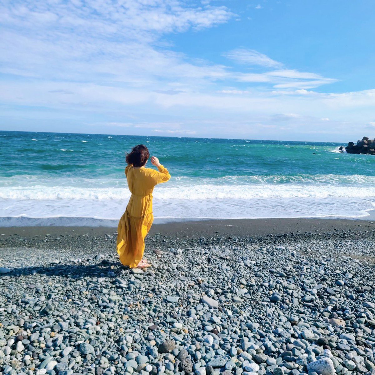 nzmnzm128's tweet image. おそようです！
花粉が本気出してきましたね。
鼻と目が戦っています…😭笑

でも、今日は『Sea glass』デー！！
1日を通してお祝いだ。
デビュー曲なだけに、イヤホンで聴きながら過ごしてるだけで、にやにや🤭
みなさんも今日、優しい1日になりますように🪸🫧

🎧 linkco.re/p6nChDyT
#Seaglass