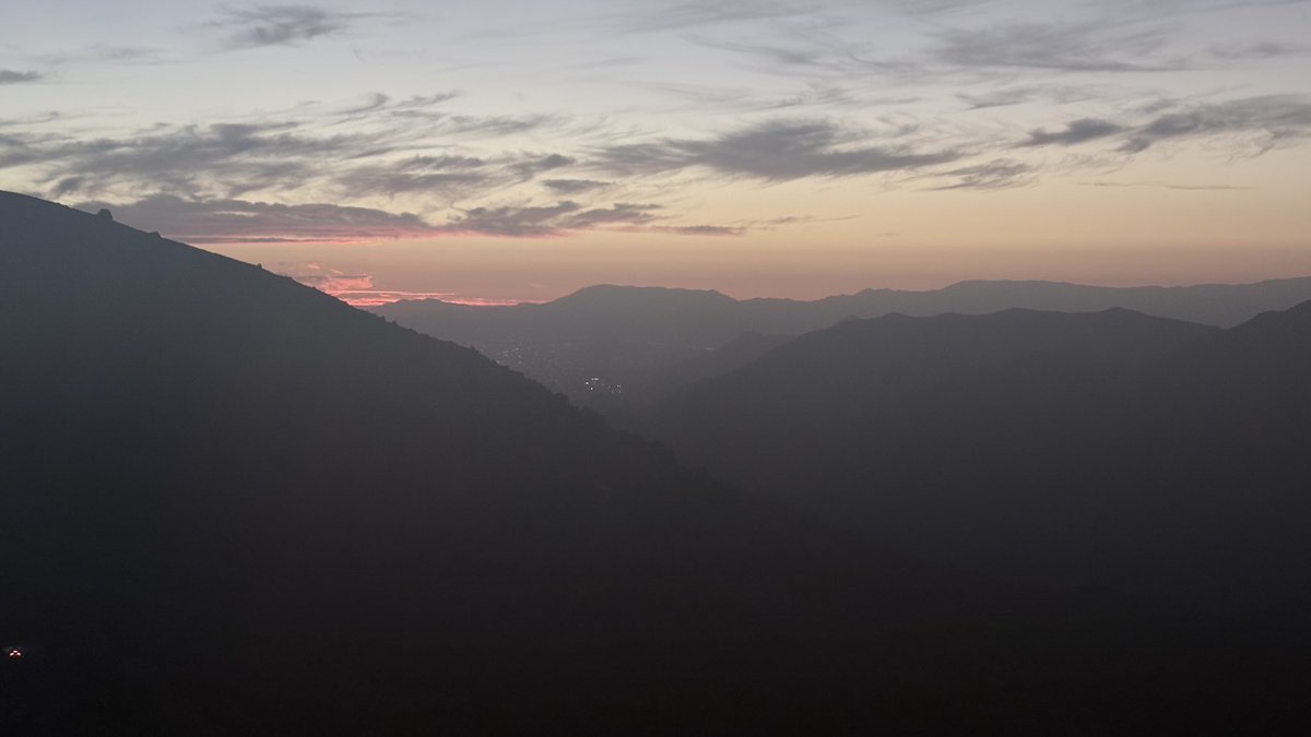 Qué manera de estar calientes las noches !! qué difícil es descansar así
