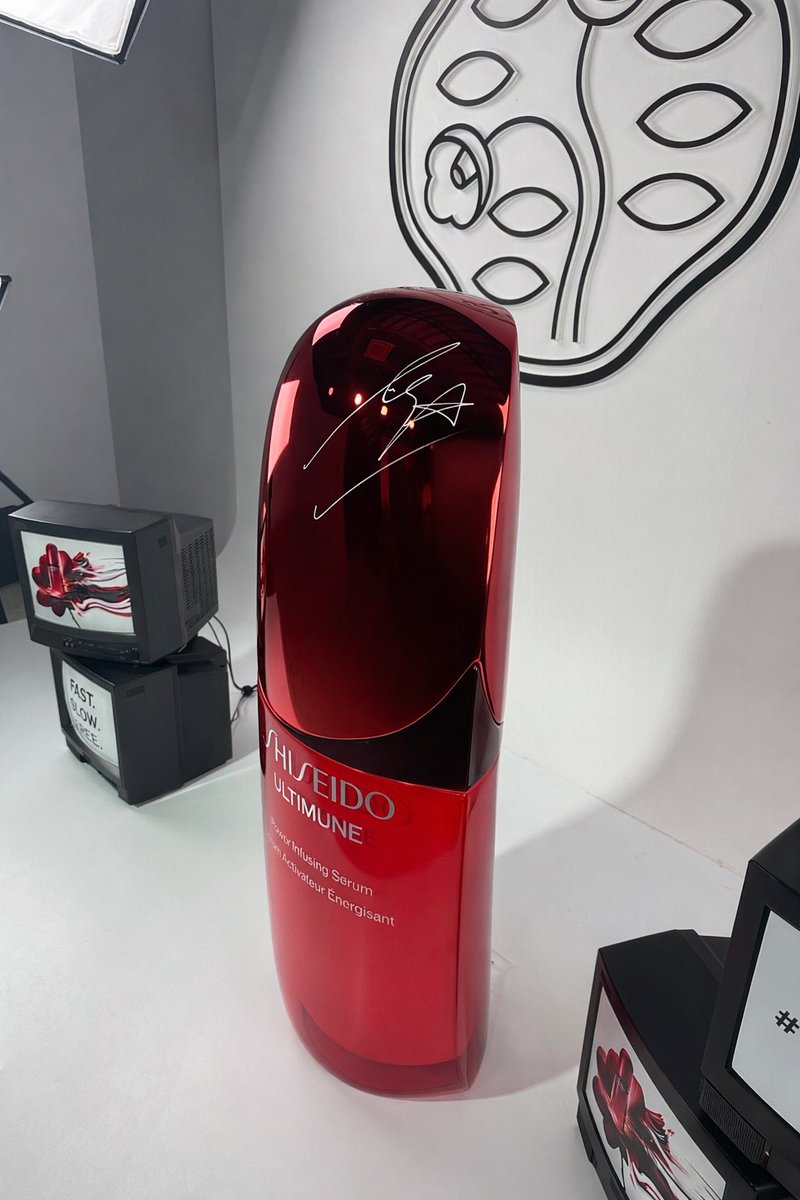 lalisaislava's tweet photo. LISAのULTIMUNE POP UP行ってきた🫶
ポスターもらえます💛
資生堂さんかなり💰掛けてるね(小声) 
本気度が伝わってくるし、ファンとしては嬉しい！

LISA X SHISEIDO ULTIMUNE
#LISAwithULTIMUNE         
#LISAxSHISEIDO https://t.co/jxiYh96kvi