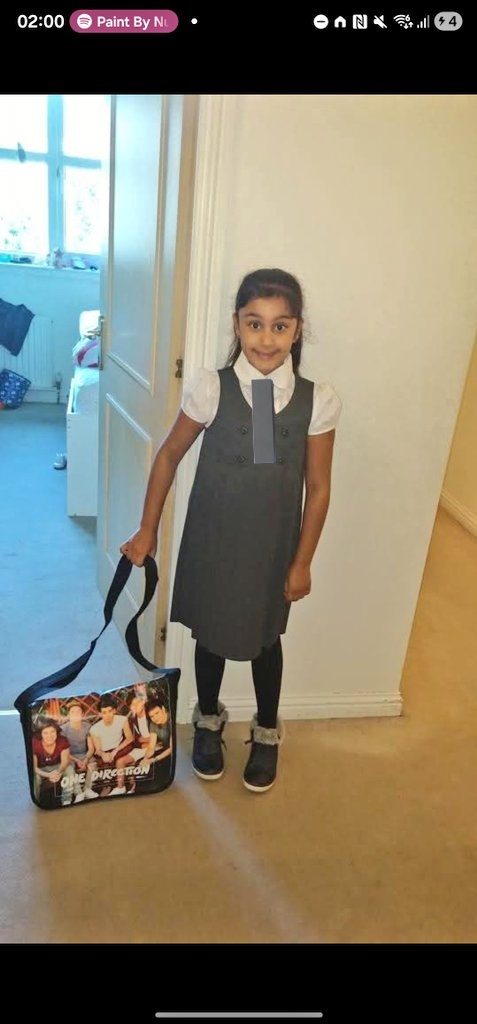 ishaghatora's tweet photo. @HSHQ if youre wanting to invite anyone else to ONO ive been refreshing the page for the past two weeks and would LOVE a ticket (please) #begging #worthashot I can provide proof of being a fan, two photos of me in 2012 + on my first day of school: https://t.co/wYu2RnPPQN