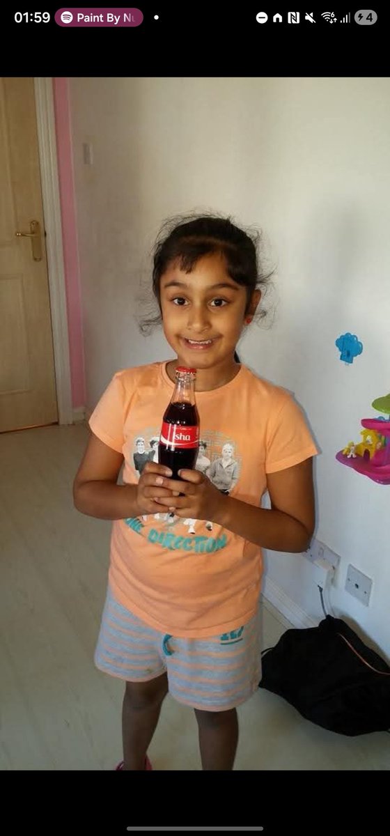 ishaghatora's tweet photo. @HSHQ if youre wanting to invite anyone else to ONO ive been refreshing the page for the past two weeks and would LOVE a ticket (please) #begging #worthashot I can provide proof of being a fan, two photos of me in 2012 + on my first day of school: https://t.co/wYu2RnPPQN