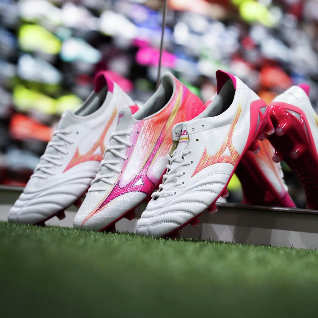 soccershop_kamo's tweet image. 秘めた情熱を解き放て🔥

ミズノ新作コレクション「BLAZING FLAIR PACK」

アップデートされた「ミズノアルファ3」をはじめ、「モレリア」「モナルシーダ」シリーズの2026春夏NEWカラーが登場。

詳しくはこちら🔽
x.gd/qwBFU

#mizuno
#KAMO