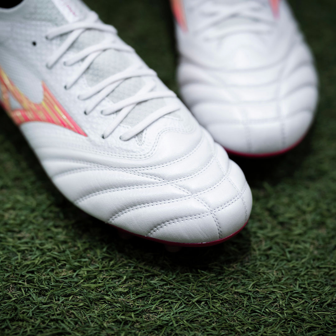 soccershop_kamo's tweet image. 秘めた情熱を解き放て🔥

ミズノ新作コレクション「BLAZING FLAIR PACK」

アップデートされた「ミズノアルファ3」をはじめ、「モレリア」「モナルシーダ」シリーズの2026春夏NEWカラーが登場。

詳しくはこちら🔽
x.gd/qwBFU

#mizuno
#KAMO