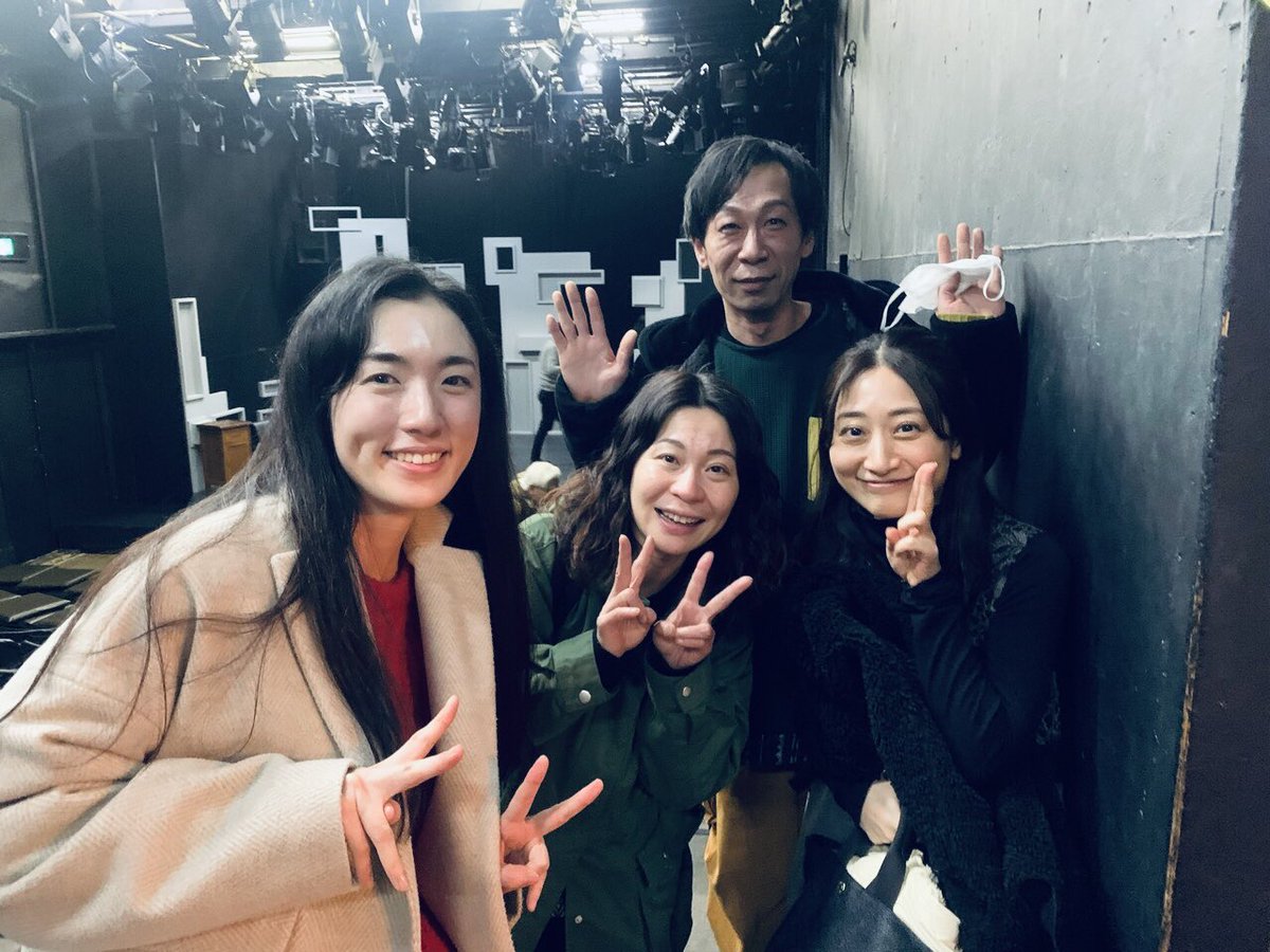 mista_guide's tweet image. 今日は13時開演。

昨日は去年共演したあや子さん、ひさえさん、きりこさんが観に来てくれたー。『この世の春』って作品なんやけど、
もうこの3人だけで春を感じれる。

もうすぐ春ですねー

てか、もう春か

serial number
『海の凹凸』
作・演出:詩森ろば

#serialnumber
#海の凹凸