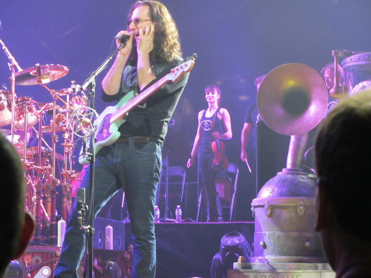 Pictures from the 4th row of the Clockwork Angels tour. I see the spark back in the eyes of Geddy and Alex and I think the new tour is going to be on fire with Anika honoring Neil and the music. #Rush