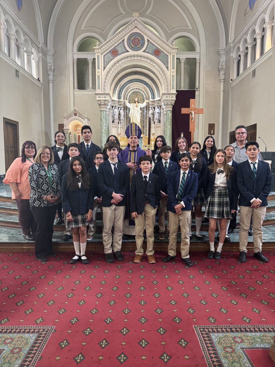fernie4848's tweet photo. Always a Blessing to attend Bishop's Mass at St Patrick with our Student Council and National Junior Honor Society. Go IRISH!! https://t.co/c2RVqCDdJd