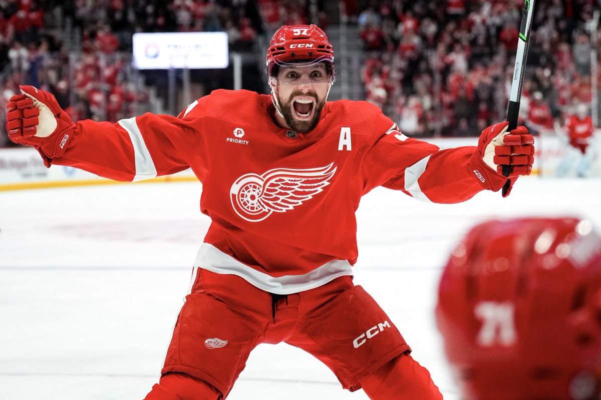 BR_OpenIce's tweet image. David Perron is heading to Detroit for a 4th round pick per @frank_seravalli 

Here’s a jersey swap we just cooked up of him in a Wings jersey 🔥