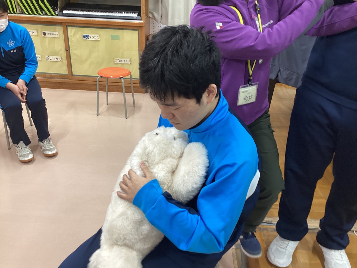KEYPAT468342's tweet photo. 3/4（水）石川県立七尾特別支援学校でこころのサポート授業に参加協力しました。国立研究開発法人産業技術総合研究所の柴田崇徳先生と合同開催です。アザラシ型AIロボット「パロ」が、大活躍でした。
#パロ #こころのサポート https://t.co/9ApnHqoTng