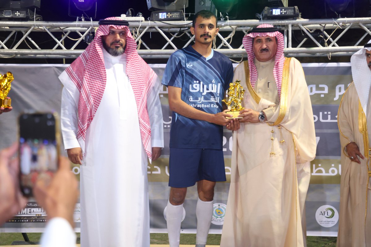 tankamel132's tweet photo. تكريم أفضل لاعب في الدورة الرمضانية الرياضية لعام ١٤٤٧ اللاعب : عامر عسيري . 
#البرنامج_الرمضاني https://t.co/ZqXZTY2r1E