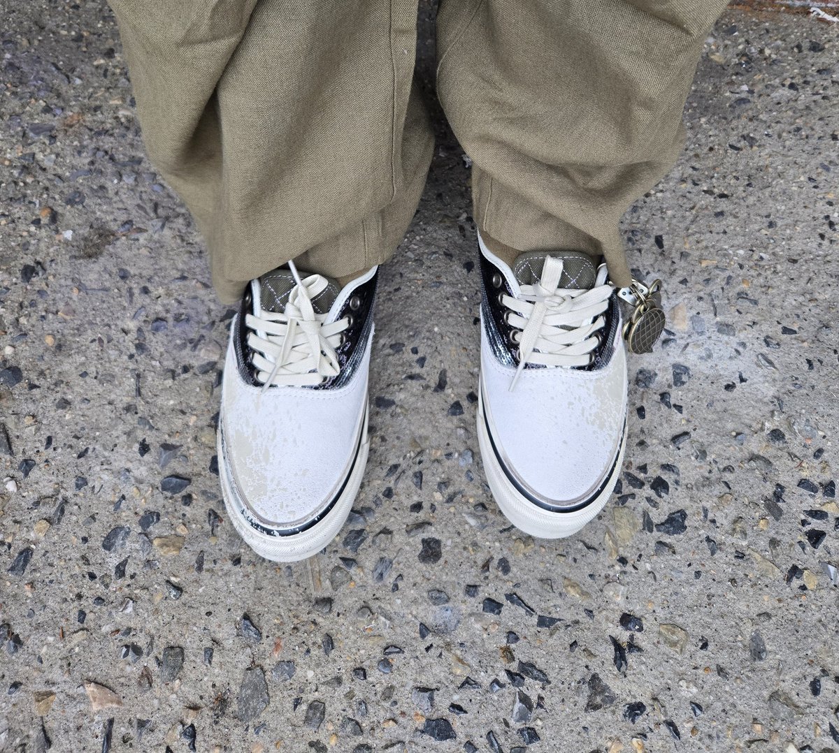 trudyspeaks's tweet image. 👟: Vans Authentic La Habana 'Black White' 
Messy pants don't care! 
.
#kotd #unboxedapp #vans 
@vans