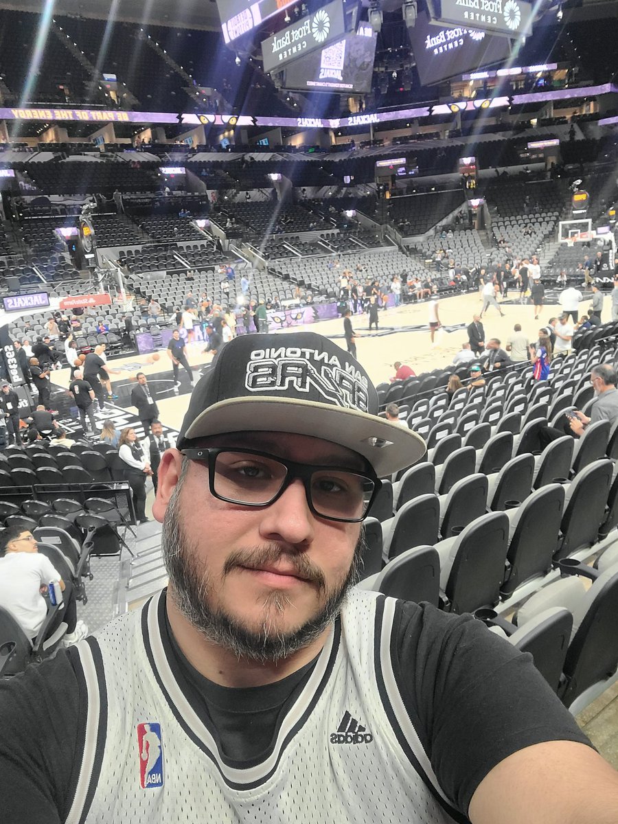 TheAdrian210's tweet photo. Go Spurs Go! https://t.co/57Q3niKcIx