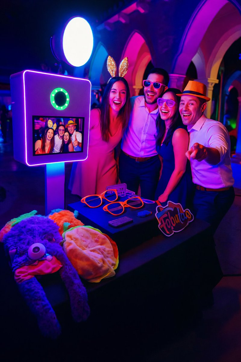 PhotoboothMIA's tweet photo. Make your event unforgettable — book our photo booth today! https://t.co/hjz2OdExv6