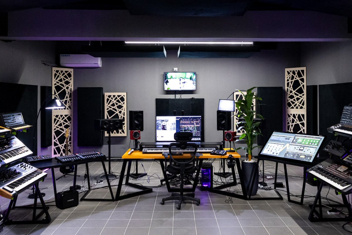 MIDIPLUS130952's tweet photo. Exploring Lebanon's Music Hub📸

From recording studios to classrooms and exhibition spaces—MIDIPLUS has seamlessly integrated into every aspect of Music Hub's journey from learning to creation.
#midiplus #midikeyboard #Lebanon https://t.co/w8uMpDIcEp