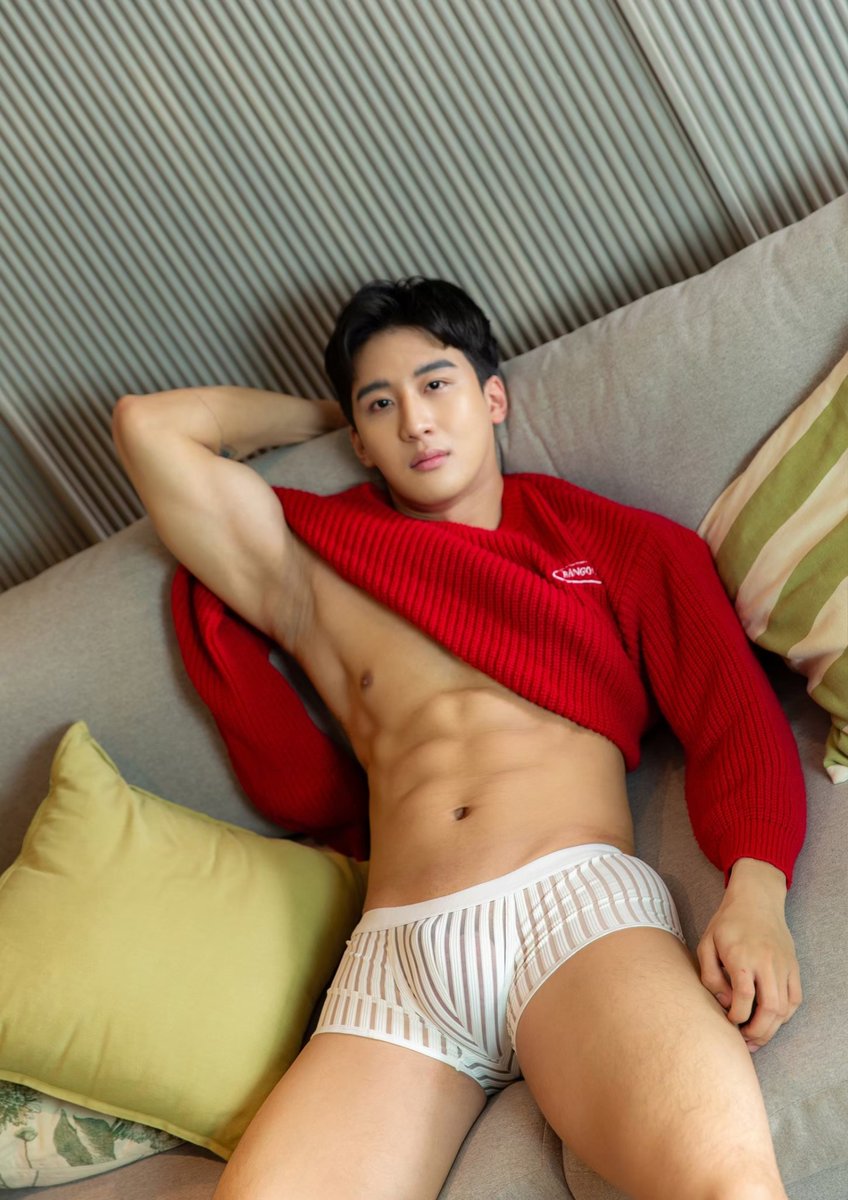 Selfphotobook tweet media