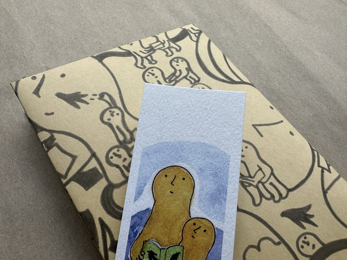 ウェブ古書店うみつばめです。

本棚の文庫本が旅立つ。

ブックカバーをかけた。
栞を添えた。

本とお客様とご縁に感謝。

kaiensha.stores.jp

#本　#読書　#古書店うみつばめ