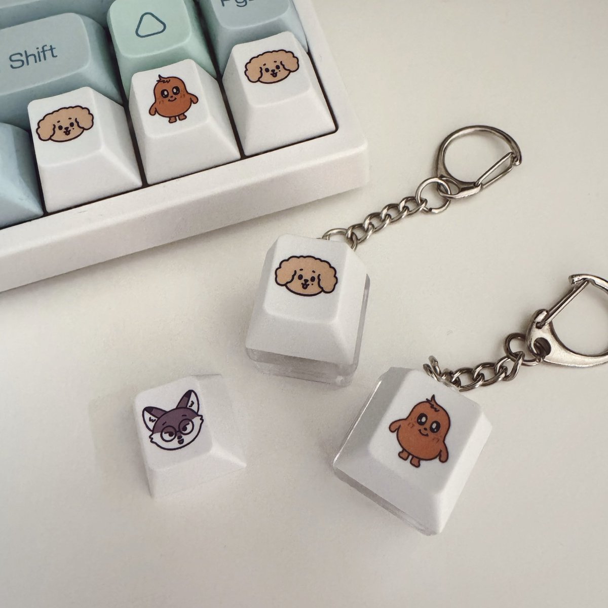 jjajanwonwoo's tweet photo. ෆ⸒⸒ 𝐒𝐕𝐓 𝐧𝐞𝐰_ 𝐢𝐧 𝐒𝐆 𝐟𝐫𝐞𝐞𝐛𝐢𝐞𝐬 ⌨️

foxdungee/kimja/doa keycap keychain
by @jjajanwonwoo ❥･•

📆 7 mar 2026
📍 sg national stadium

(*˙˘˙) show this tweet to claim ♡
see you there!

#SVTINSG #SEVENTEENinSG #SVT_NEW_IN_SINGAPORE https://t.co/Fp1ConyUme