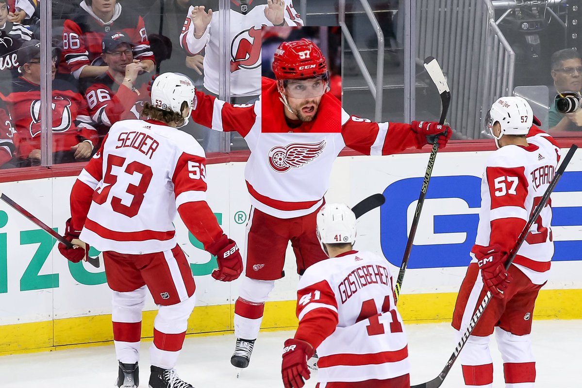 yzerplan1926's tweet image. First look at @Perron in a #LGRW sweater