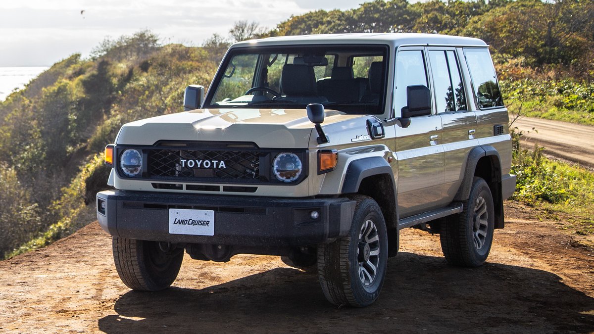 TOYOTA_PR's tweet photo. ＼普段は見えない骨格を大解剖！／
豪州向けランクル"70"ベアシャシー解説！

ランクル"40"から継承しているラダーフレームや
サスペンション・エンジンなど全てにこだわりが詰まっています！

▼動画はコメント欄をチェック！

#ランクルちゃんねる https://t.co/qaObEZGY57