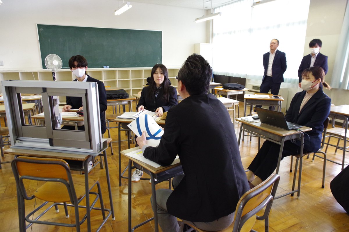 aratohighschool's tweet photo. ３月4日（水）白鷹町内企業説明会が行われました。白鷹町内の企業16社の関係者の方々が説明してくれました。真剣に将来の職業の事や、興味のあることについて学ぶことができたと思います。
総合文化部パソコン班 https://t.co/duhwPtqlZg