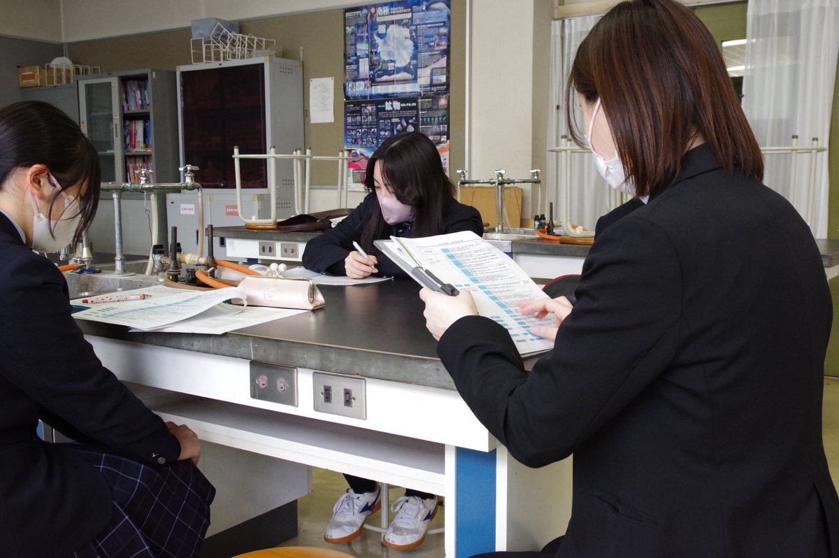 aratohighschool's tweet photo. ３月4日（水）白鷹町内企業説明会が行われました。白鷹町内の企業16社の関係者の方々が説明してくれました。真剣に将来の職業の事や、興味のあることについて学ぶことができたと思います。
総合文化部パソコン班 https://t.co/duhwPtqlZg