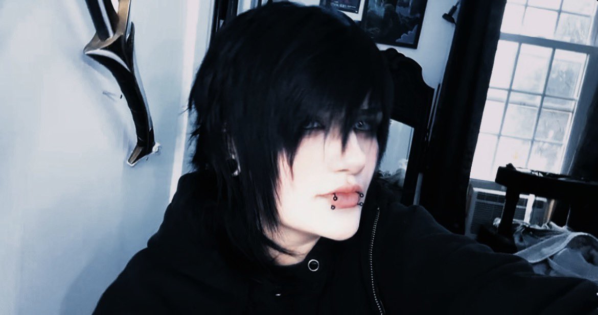 Luxaphotic's tweet photo. Im tried #emo #emoguy https://t.co/7krQhwgVPc