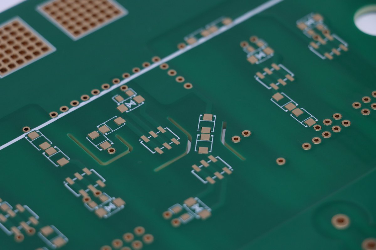 PCBGOGOofficial's tweet image. Internal and external 8oz 4-layer PCB board

#PCBGOGO #PCB #pcbmanufacturing #chinapcb #pcbmanufacturer #pcba #pcbassembly #printedcircuitboards #PCBboard