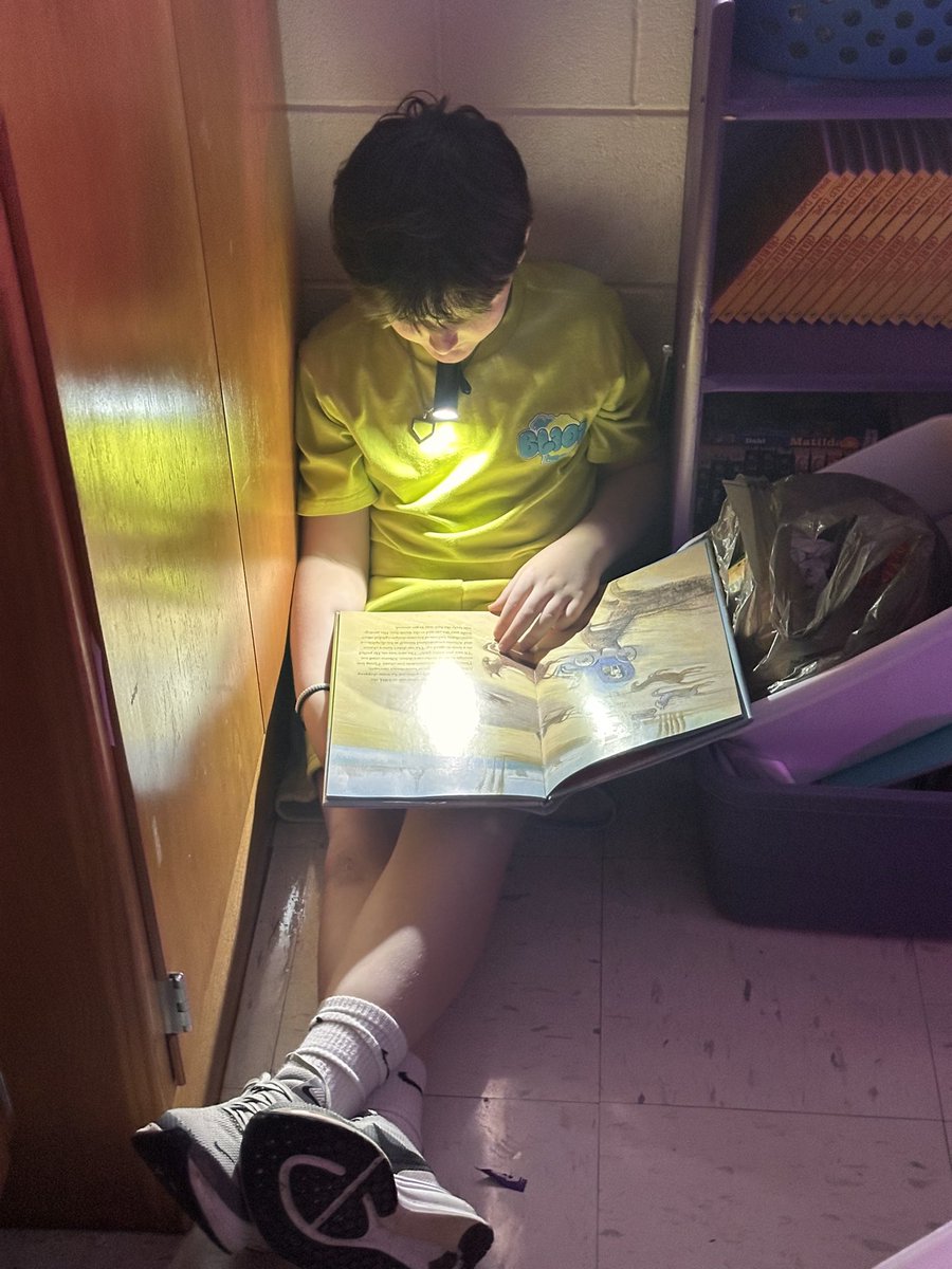 jessierigsby's tweet photo. We read books today. Fifth grade read 339 books in the dark and it was so much FUN! I live for the days where we stop everything and just read because we can. This is it right here. 💙 https://t.co/qxHRJSlHFh