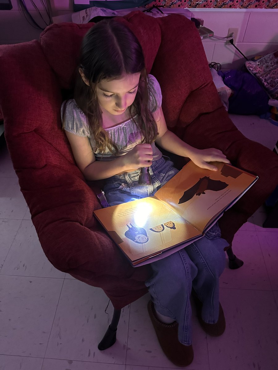jessierigsby's tweet photo. We read books today. Fifth grade read 339 books in the dark and it was so much FUN! I live for the days where we stop everything and just read because we can. This is it right here. 💙 https://t.co/qxHRJSlHFh