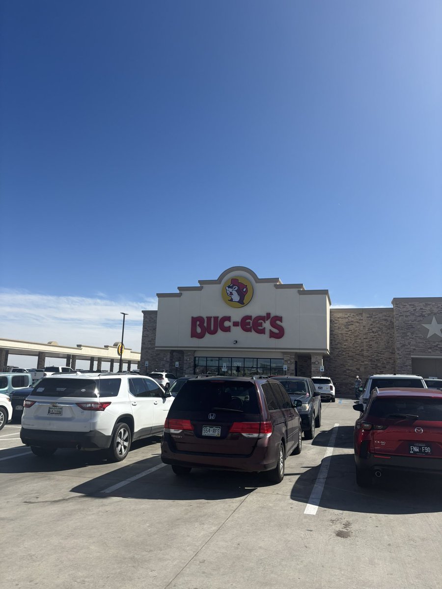 Coach_Rueb's tweet image. The Pack has made it to Spearfish! 🐺

Buc-ee’s pit stop in NOCO ✔️
Shots up at Sundance HS ✔️

Appreciate Sundance HS for opening the gym &amp;amp; letting us get some work in tonight. #COMPETE ‼️