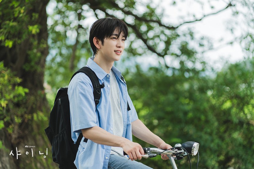 jtbclove's tweet photo. <샤이닝> 1-2화 스틸 공개🎇

여름 미화 제대로 되는 태서와 은아의
스틸컷 참 싱그럽다...🍀
∧_∧  ∧_∧
( ◍’꒳’ ))`ᵕ’◍) ~♡
/     づ⊂    ヽ

[𝗝𝗧𝗕𝗖 홈페이지]로 더 많은 스틸컷 보러가기📝
👉 https://t.co/dsZFbPvwOr

#박진영 #김민주 #샤이닝 https://t.co/E3GNzCP4VZ
