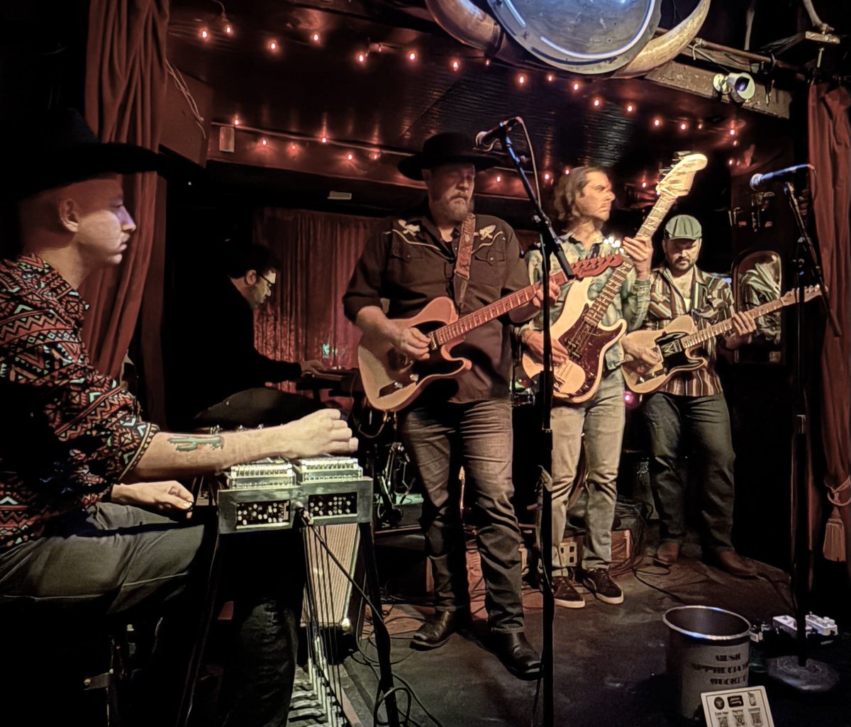 HumanCountryJukebox tweet media