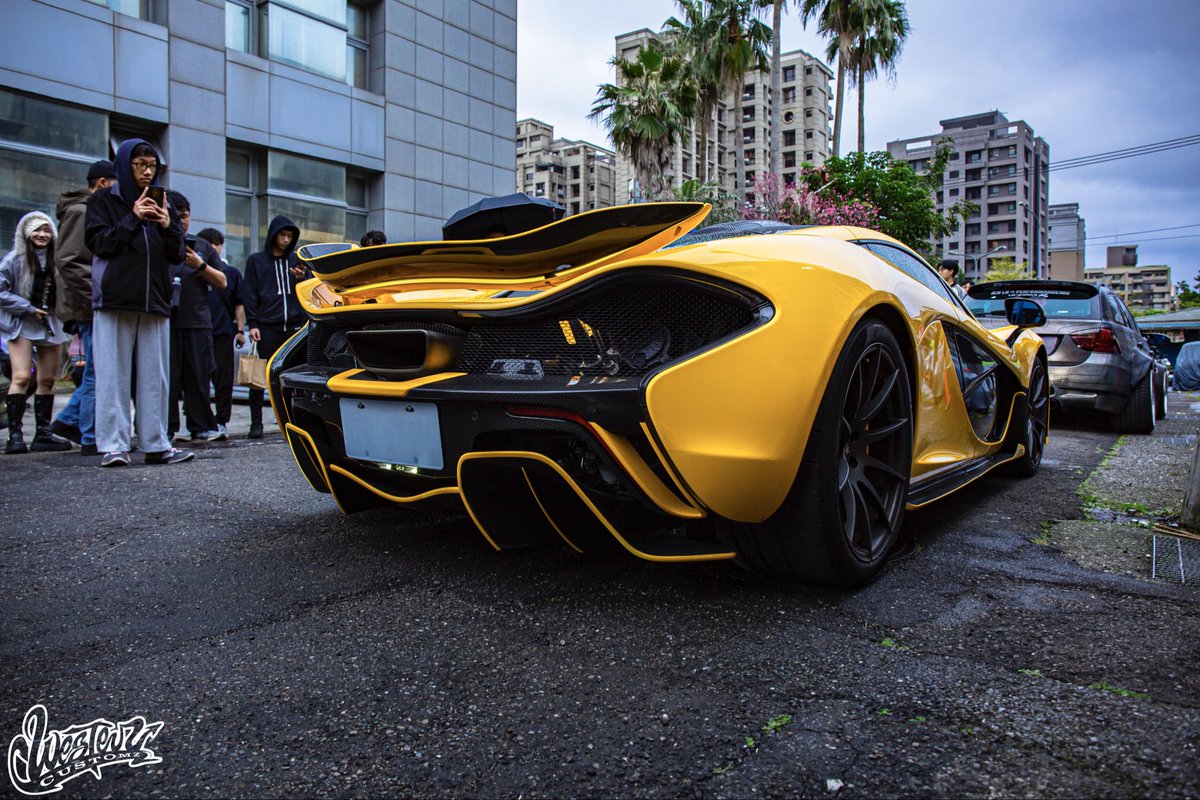 bboybar5432's tweet image. 好像是第一次拍到實車
#mclaren
#p1
