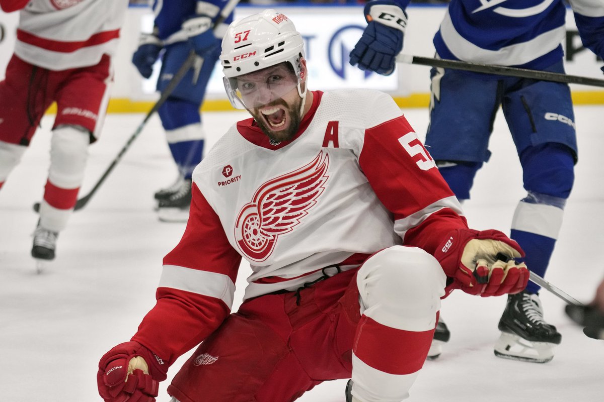 TheDLine™ tweet media