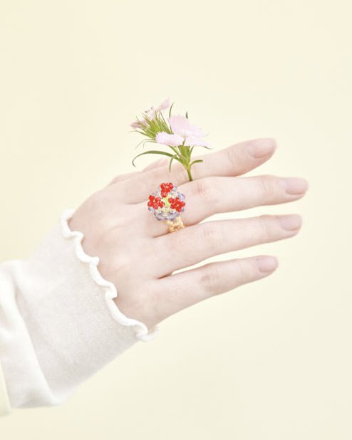 swingset_'s tweet photo. 🌹 3/8 세계 여성의 날 기념 RT 이벤트

“우리에게 빵(생존권)과 장미(존엄)를 달라”는 외침을 기억하며, 그 상징을 담은 보라색 화분에 담긴 꽃(장미) 반지와 프레첼(빵) 비즈 반지를 선물합니다. 🥖

💟경품
Plant Beads Ring (Purple) + Pretzel Beads Ring Set (1명)

💟 참여 방법

1.이 게시글 #RT + #맘찍
2.@swingset_ 팔로우

💜당첨자 발표
3월 16일

🏷️ SPECIAL SALE
세계 여성의 날을 기념하여 3.7~3.8 2일간 사이트 전 제품 3.8% ~ 최대 38% 할인
(일부 보라 색상과 장미 모양 제품, Pretzel(빵 모양) / Rose 제품 38% 할인)
https://t.co/pbTHL65GX0

#RT #알티이벤트 #리트윗 #세계여성의날