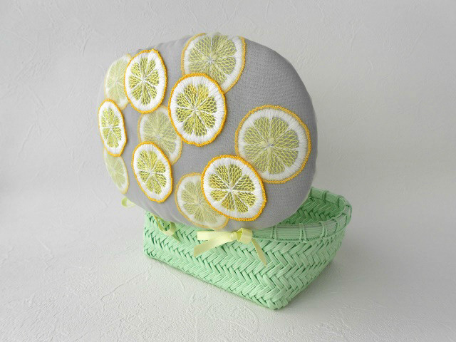 sumire_shisyu's tweet photo. 檸檬でゅくし出品いたしました🍋内はウサギのぬいぐるみです🐇🐰どうぞよろしくお願いいたします😷
https://t.co/RR21UChFgS
#embroidery #スミルナステッチ #stumpwork https://t.co/w5lsUyYqTb
