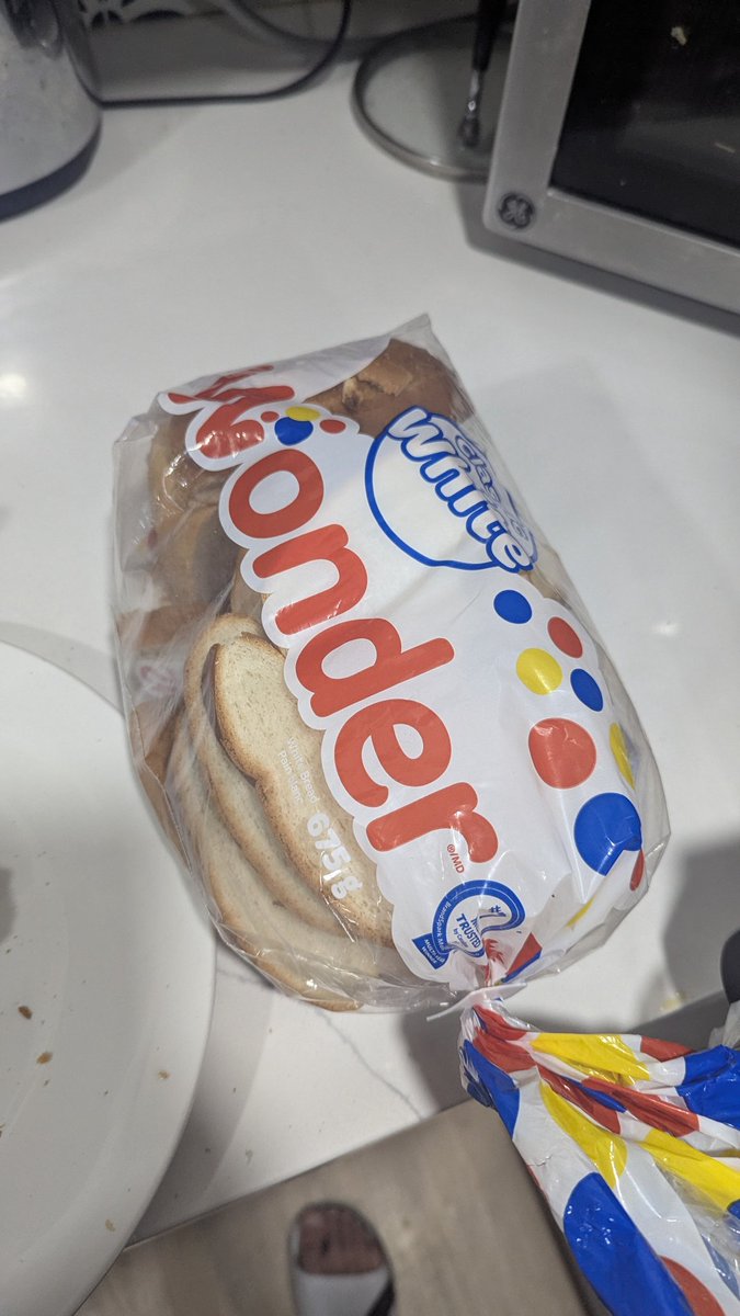 SyMonEsh's tweet photo. Wow this is really disappointing my wonder bread came like this in the pack I'm not sure if it's safe to eat it https://t.co/MJ6gG5XLo0