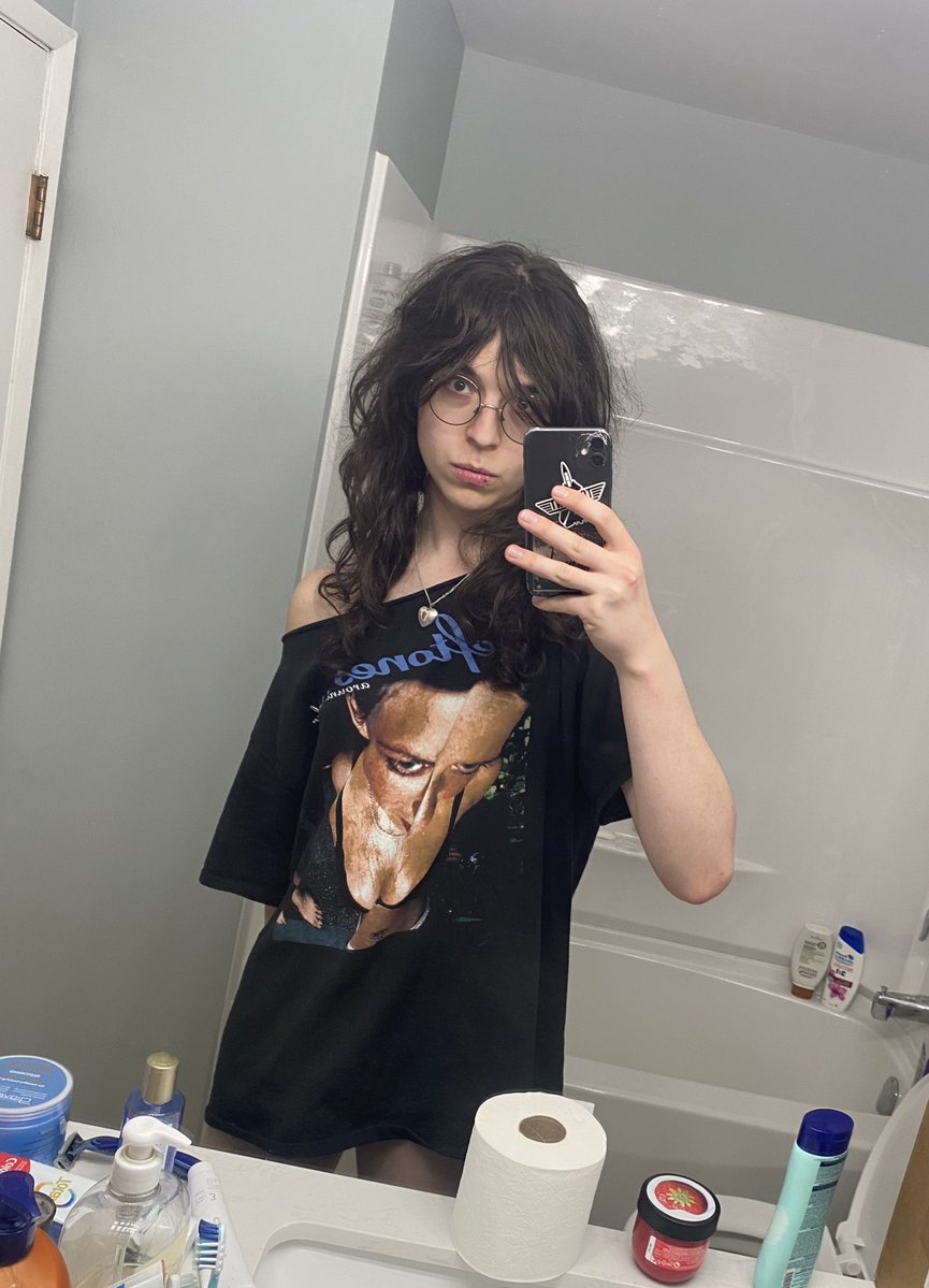 its been nearly a month since ive had my last cigarette, tell me ur really proud of me RIGHT NOW!!!!!!!!!!!