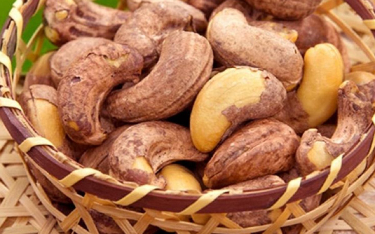 kuldeieinm's tweet image. "Sharing is caring—especially with these crunchy, sweet snacks! Grab a bag, pass it around, and let the good vibes roll  #SnackTime #ShareTheJoy"