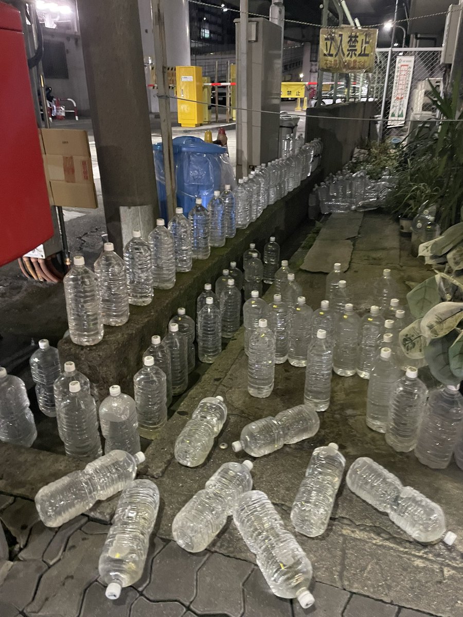 【看板人類学#14】アメ村を封鎖する「透明な防衛線」が暴く、都市空間の果てなき被害妄想｜AI×路上観察｜kazuya tanaka note.com/kanbanjinrui/n…